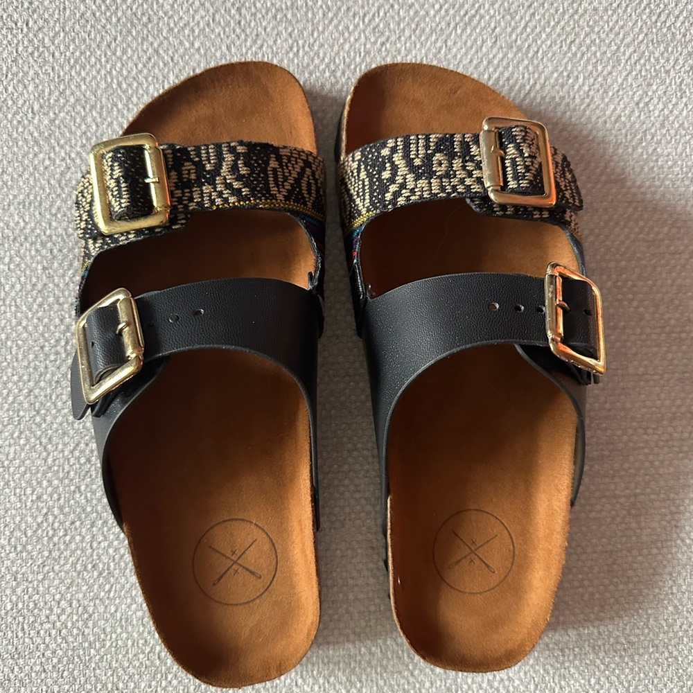 Black, White, Color Print Buckle Inkkas Sandals
